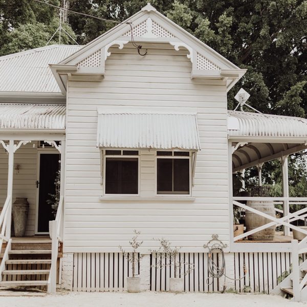 The Grange Bilambil is a classic Australian heritage home with a 4-step stringer kit.
